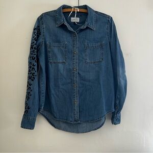 Universal Thread Hand Painted Leopard Button Up Denim Chambray Blouse Medium